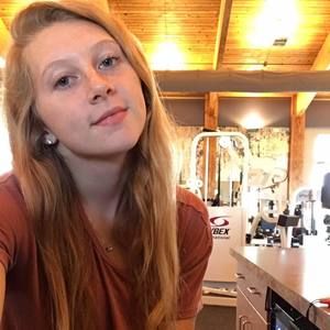 Meet your Posher, Chloe